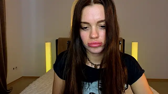 Little cuti1e online show from July 24, 10:24 am
