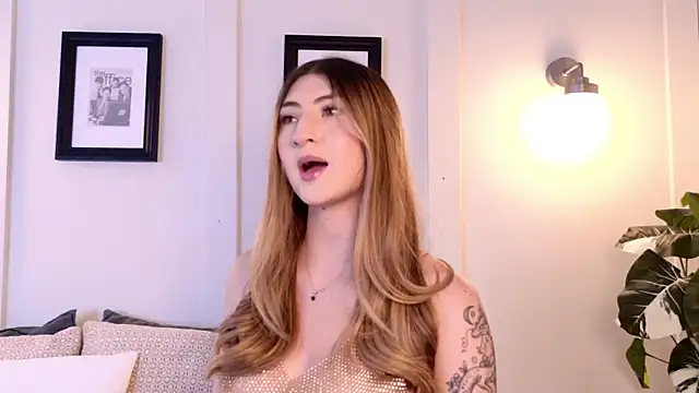 Alanna DH online show from July 8, 7:27 pm