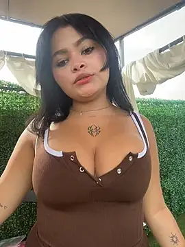 HoneyBunXXX online show from July 8, 1:35 pm