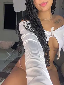 lilly safadinha online show from August 9, 4:51 am