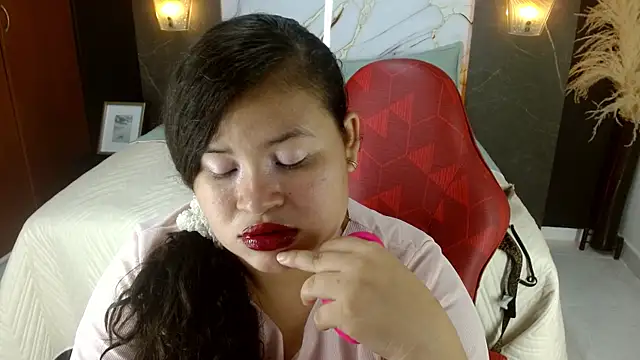 KellyShibary online show from August 1, 7:38 pm