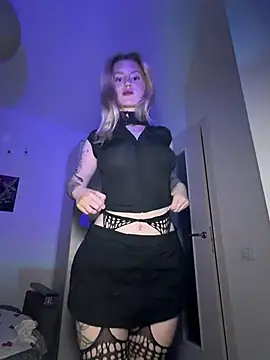 blondiedoll online show from July 9, 9:17 pm