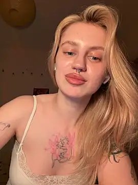 blondiedoll online show from July 31, 11:39 pm