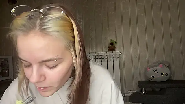 KimWarner online show from June 22, 7:05 am