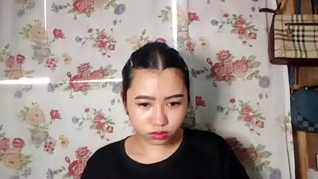 LeahKomarek online show from June 21, 7:23 am