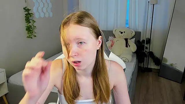 LiliTiny online show from August 6, 1:12 am