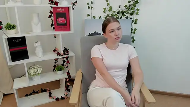 BeverlyEastmond online show from June 25, 5:12 am