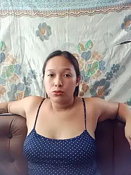 urwomaninlove online show from July 3, 2:06 am