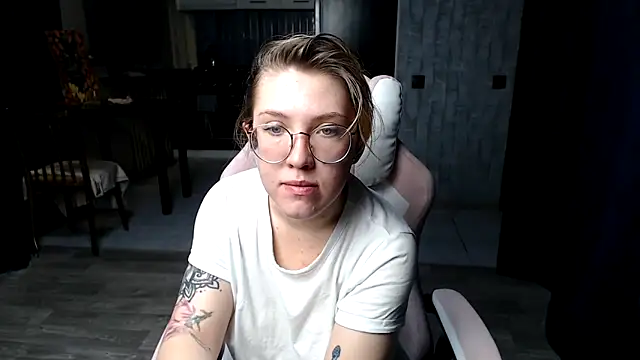 Reginasmilee online show from September 9, 12:10 am