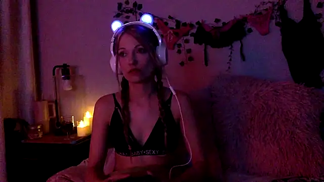 RavenHepburn online show from June 27, 2:45 am