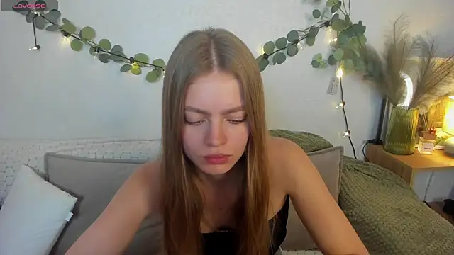 EmillyStarr online show from June 29, 6:42 am