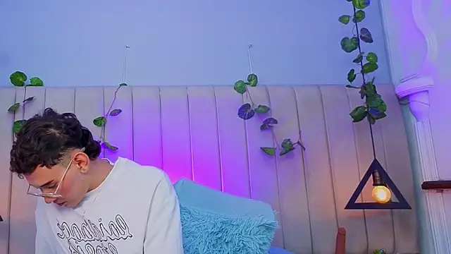 velvetkai online show from July 10, 7:58 pm