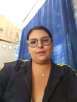 YINNA  24 online show from July 13, 2:18 pm