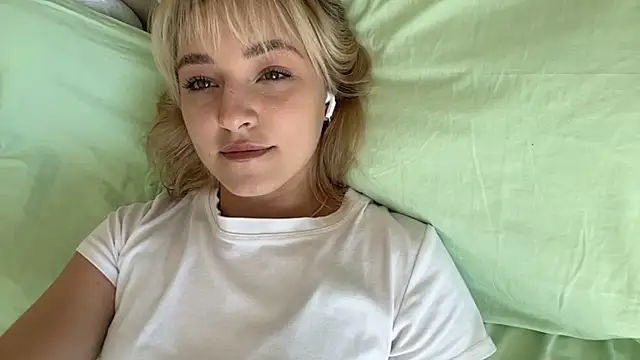LilEvi online show from July 19, 6:15 am