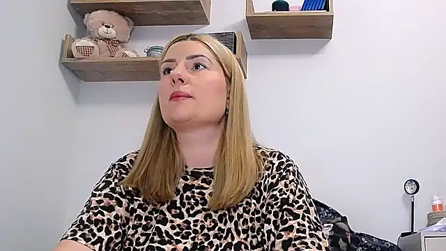 alisenties online show from July 24, 2:37 pm
