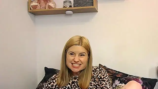 alisenties online show from May 29, 2:26 pm