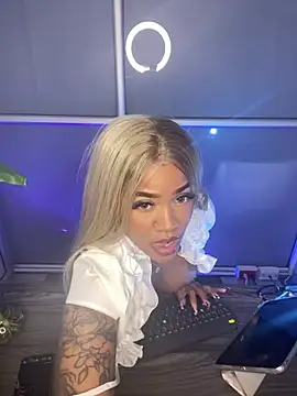 riri brunnete online show from June 3, 4:35 am