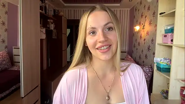 CelineBetzel online show from August 3, 6:39 am