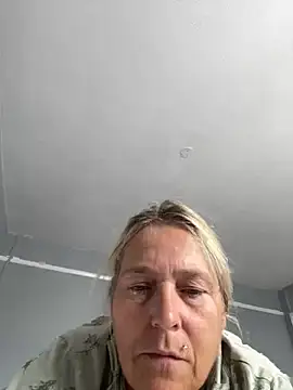Blondnboujee53 online show from August 5, 10:32 am