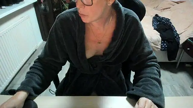 minoesje37 online show from October 27, 8:36 pm