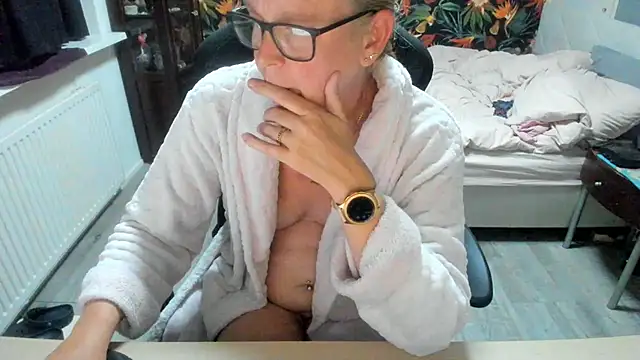 minoesje37 online show from September 11, 7:47 pm