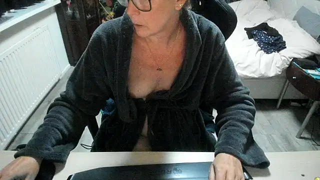 minoesje37 online show from September 23, 7:34 pm