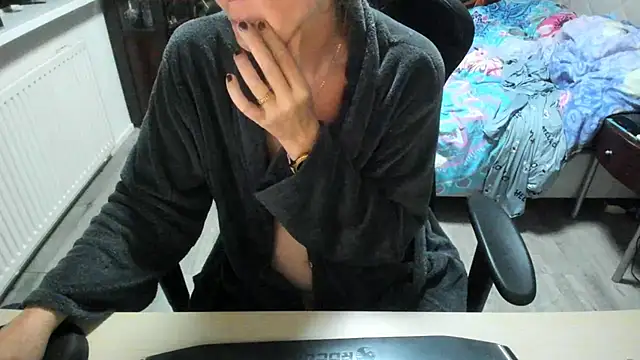 minoesje37 online show from October 2, 8:25 pm