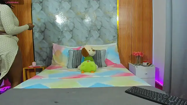 Angeluzii online show from December 18, 4:45 pm