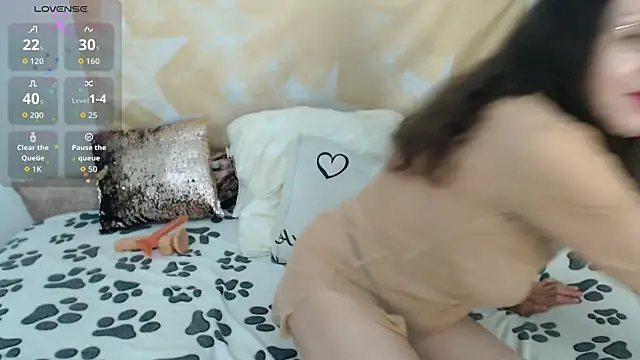 SylviaFoxy online show from March 29, 4:28 pm