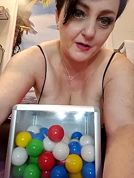 lucillabollente online show from February 16, 7:52 am