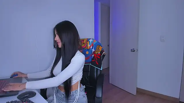 Lisegg  online show from February 13, 1:13 pm