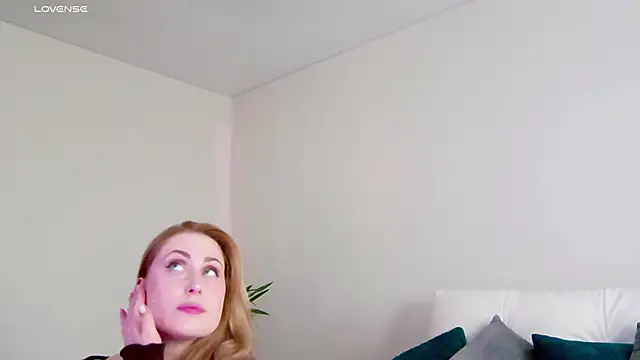 Miss Magic Eyes  online show from October 27, 2:12 pm