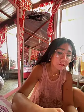 sweetieme online show from March 27, 2:13 am