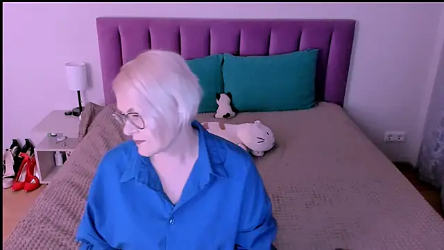 sabrinamacmarren online show from September 17, 6:06 pm