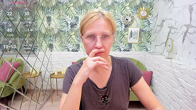 Paris Cherry online show from September 14, 8:40 pm