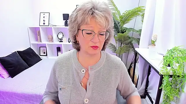 EvelynJoyful online show from November 24, 5:09 am