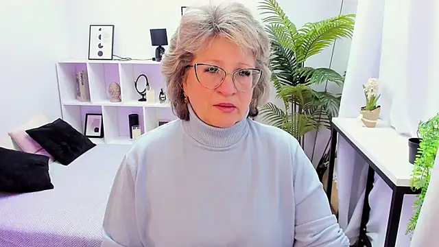 EvelynJoyful online show from December 1, 5:11 am