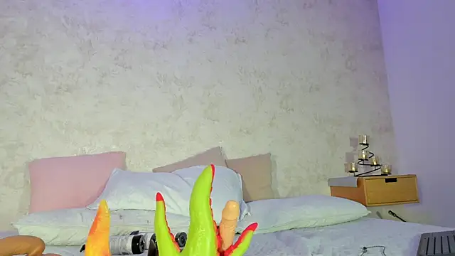 cristinapuerta  online show from April 13, 6:09 pm