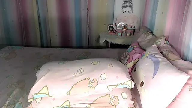 hersheykisses07 online show from March 2, 3:28 am