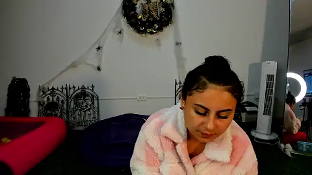 AbbyTaylorr online show from October 1, 3:44 am