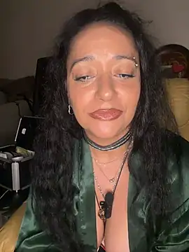 PichyPrettyPussy online show from August 2, 5:32 am