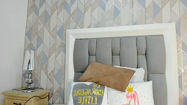 Princsgirl  online show from September 23, 8:18 pm