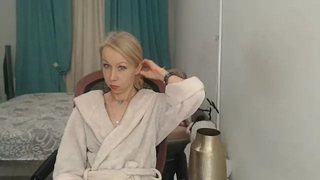 LuxuryNika online show from November 6, 6:47 pm