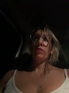 Gatitacarlita online show from March 19, 8:40 am