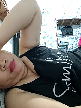 XXLorie 02 online show from April 16, 12:00 am