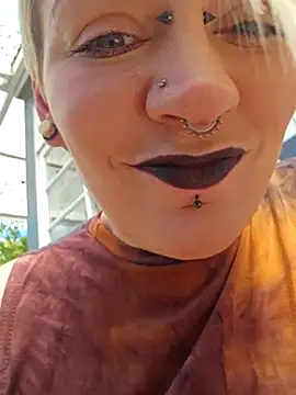 PinkTheHawk online show from January 8, 1:53 am