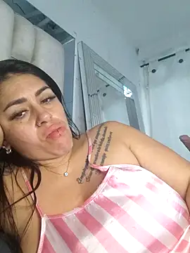 chelaqueen  online show from March 29, 10:42 pm