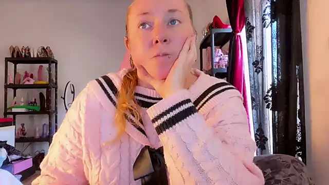 kisicaxx online show from December 18, 2:00 pm