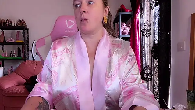 kisicaxx online show from November 7, 10:21 am