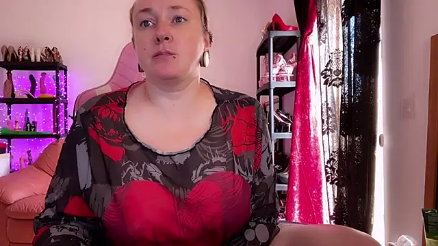 kisicaxx online show from October 28, 10:32 am